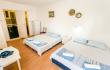A2  en Apartamentos Nadja, alojamiento privado en Bijela, Montenegro